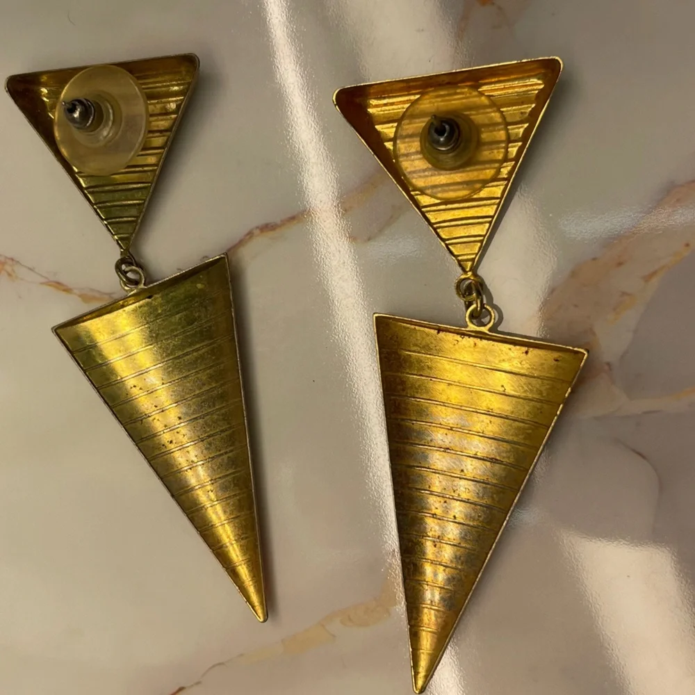 Vintage 80s Triangle Ombré Orange to Red PostBack Earrings